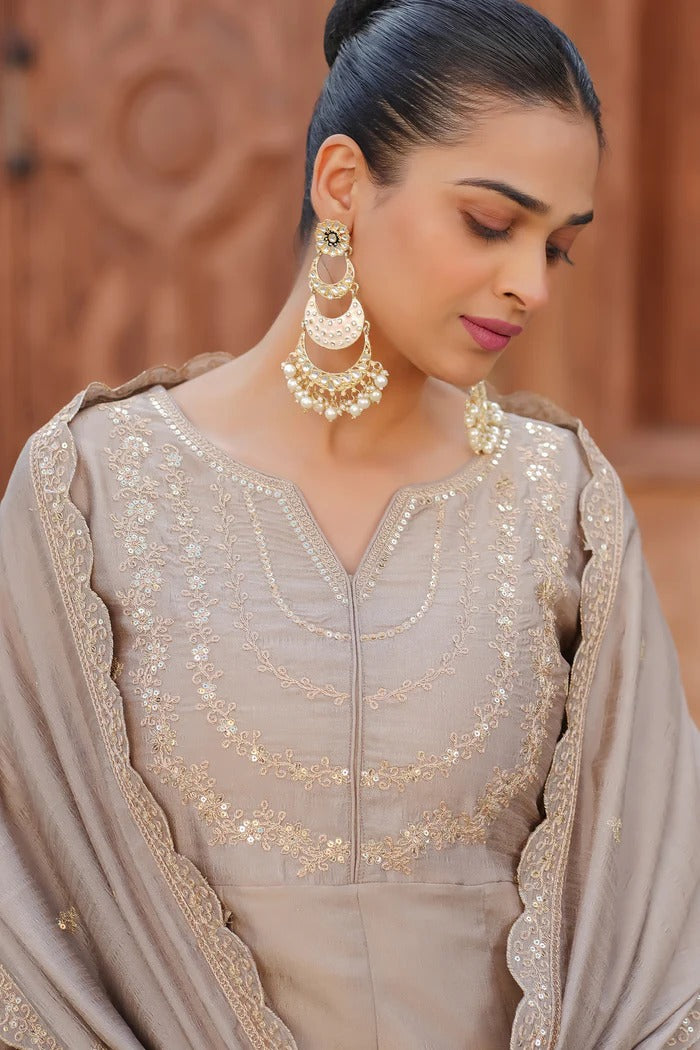 Cream Regal Embroidered Kurta Set with Dupatta