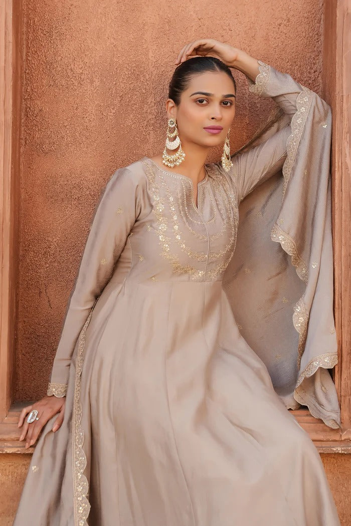 Cream Regal Embroidered Kurta Set with Dupatta